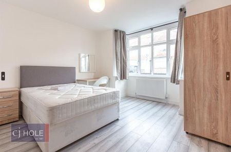 5 bedroom semi-detached house to rent - Photo 4