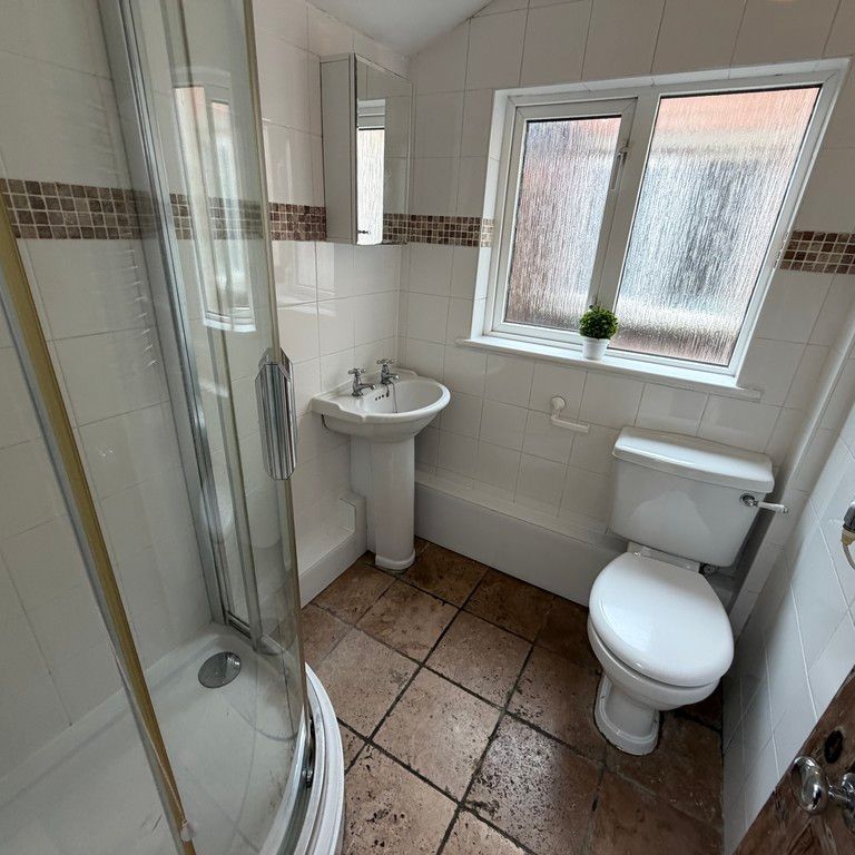 Queens Road, Royston - Photo 1