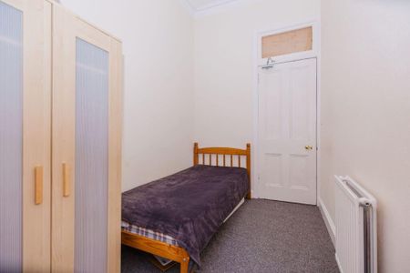 3 bedroom flat to rent - Photo 5