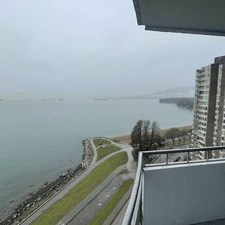 $2700 - Amazing Renovated Suite! ONE BEDROOM Ocean View! English Bay - Photo 3