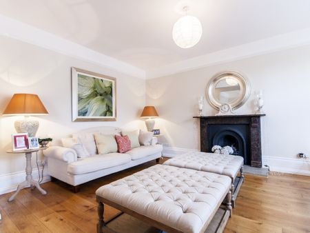 Church Green, Witney - Photo 2