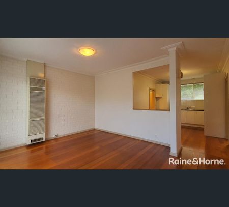 2/1 Thomas Street, St Albans, Vic 3021 - Photo 2