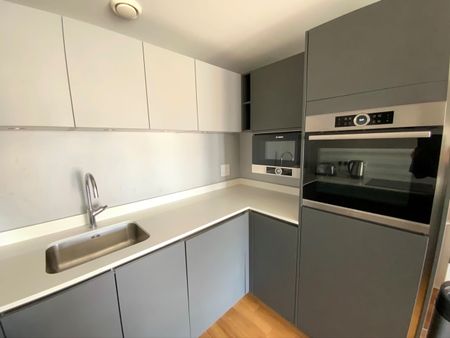 2 Bed Flat, Bassett House, SW19 - Photo 5