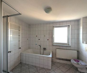 Dachgeschosswohnung – mit Kamin & offener Küche - Photo 5