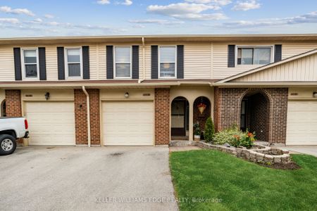 Condo Townhouse For Lease | W7314310 - Photo 2