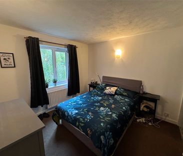 2-Bedroom Flat in Purley – Prime Location - Photo 4