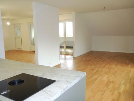 CONFORTABLE, SPACIEUX & WITH PANORAMA SUR LE LAC - Photo 2