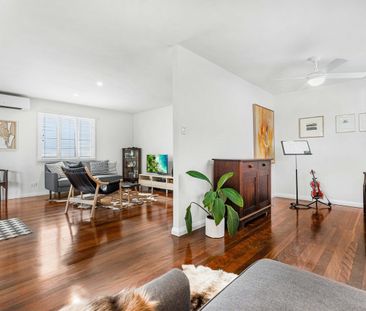 Meticulously Renovated Executive Style Home - Photo 3
