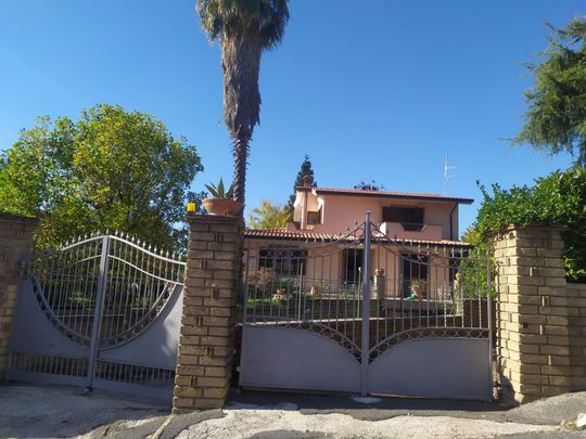 Villa in affitto a Genzano Di Roma - Photo 1