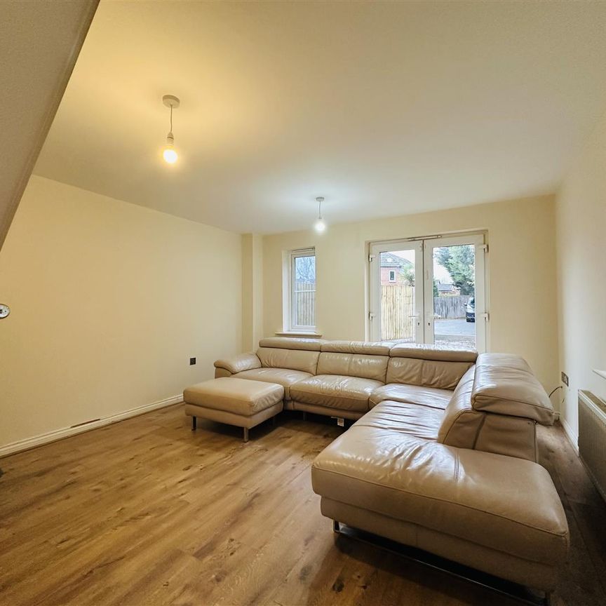 Spruce Road, Nuneaton, CV10 - Photo 1