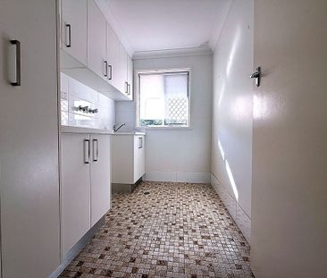 Bright Spacious Home with Timeless Appeal - Photo 4
