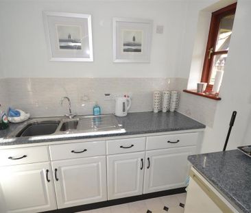 2 bedroom retirement property to rent - Photo 5