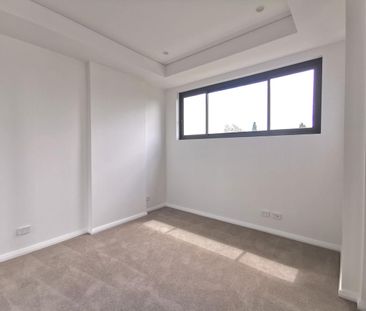 Extremely Quiet! Far away from street 1 bed apartment - Photo 3