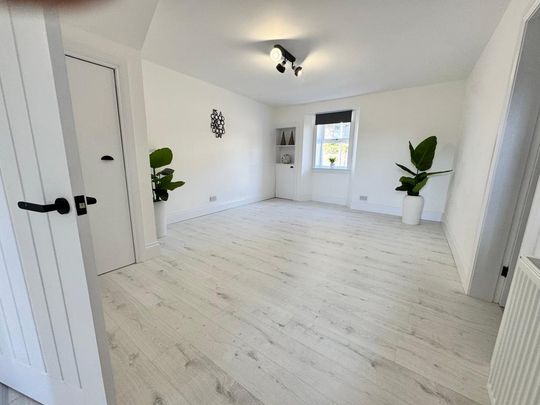 3 bedroom end of terrace house to rent - Photo 1
