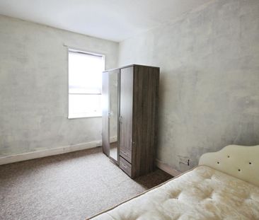 3 bedroom House To Let Total Size: 979 SQ FT - Photo 5