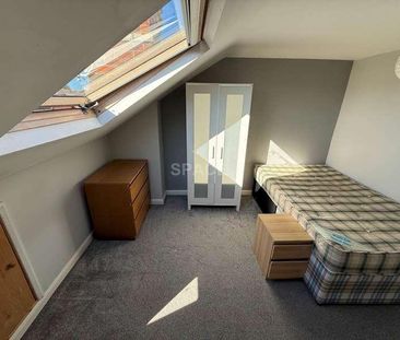 Grange Avenue, Univerity, RG6 - Photo 1