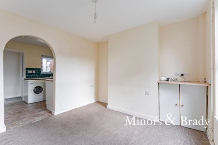2 bedroom terraced house to rent - Photo 2