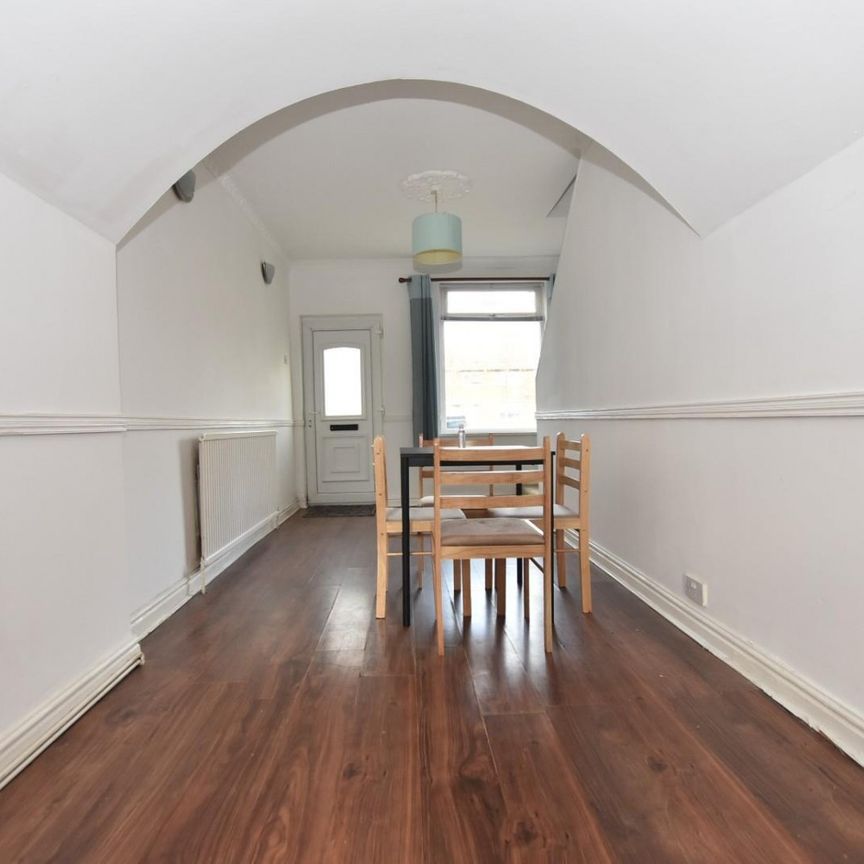 2 bedroom House To Let Total Size: 721 SQ FT - Photo 1