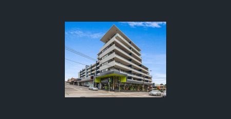 Top Floor Executive Apartment : Shopping Strip Location - Photo 2