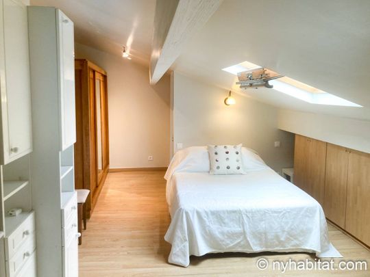 Logement à Paris, Location meublée - Photo 1