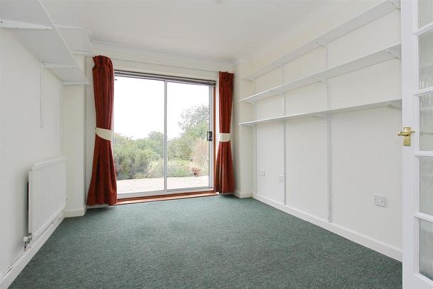 4 bedroom detached house to rent - Photo 1