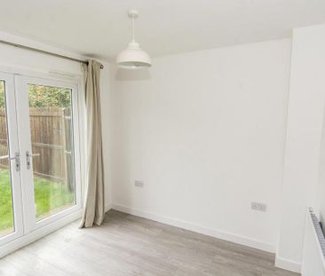 3 bedroom end of terrace house to rent - Photo 2