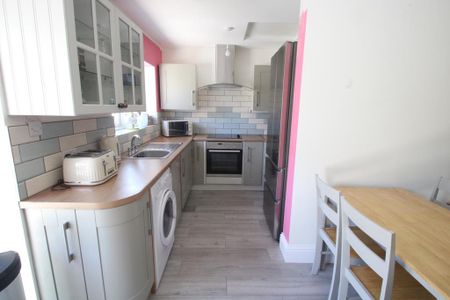 1 bedroom in a house share to rent - Photo 3