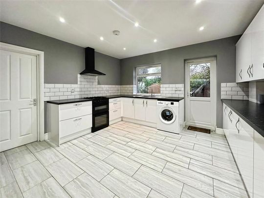 4 bedroom semi-detached house to rent - Photo 1