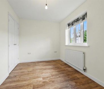 4 bedroom detached house to rent - Photo 3