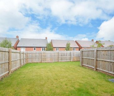 3 bedroom semi-detached house to rent - Photo 1