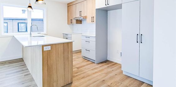 Immeuble - 16 Rue Allen Est, Waterloo 4 Et Demi + Den - Neuf - Waterloo - Photo 3