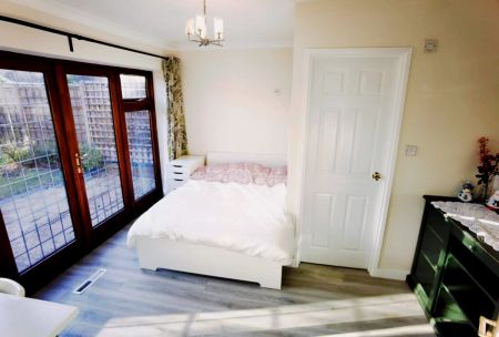 room 5 - Photo 3