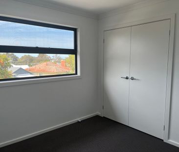 IDEALLY POSITIONED THREE BEDROOM TOWNHOUSE - Photo 3