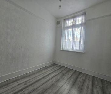 4 Bed Terraced House, Hulse Avenue, IG11 - Photo 5
