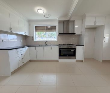 Family home in Dandenong North - Photo 3