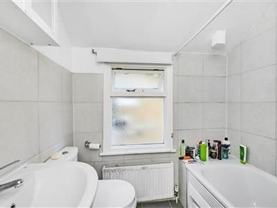 Fontarabia Road, SW11 - Photo 5