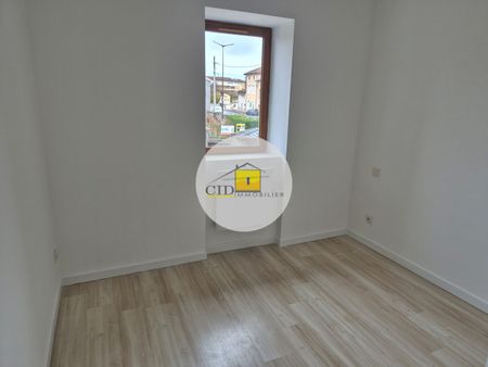 Location Appartement 4 pièces 85m² ST BONNET DE MURE 69720 - Photo 3