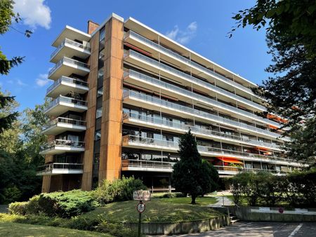 Gelijkvloers appartement met ruim terras en autostaanplaats , dichtbij vele voorzieningen - Foto 5