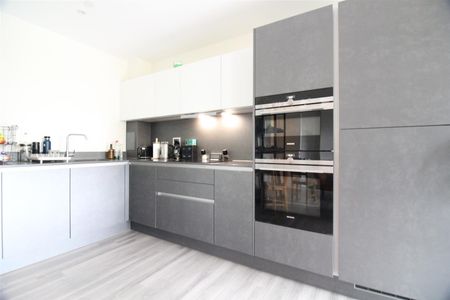 Avenue Road, London - Photo 5