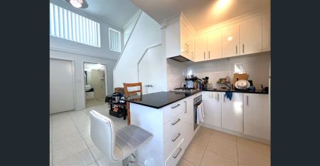 Modern Townhouse in Prime Location - Photo 2