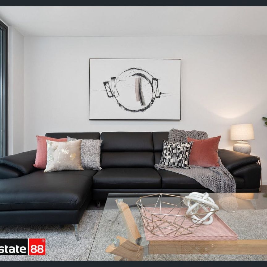MODERN LIVING IN MOTIVE! - Photo 1