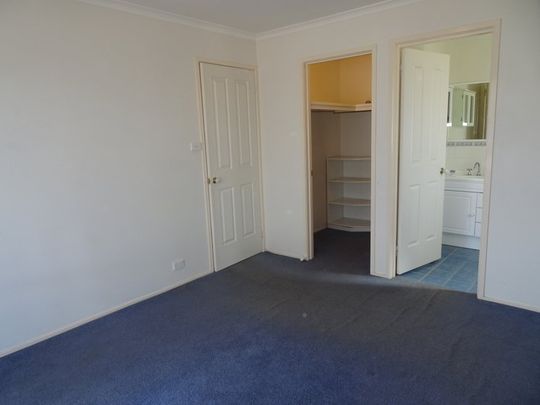 6 Ikara Close, Dunlop ACT 2615 - House For Rent | Domain - Photo 1