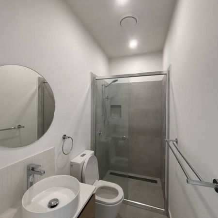 Stylish & Spacious Townhouse Living in a Prime Location - Photo 4