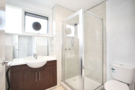 Top-Floor Living Near the Yarra in a Prime Hawthorn Pocket - Photo 5