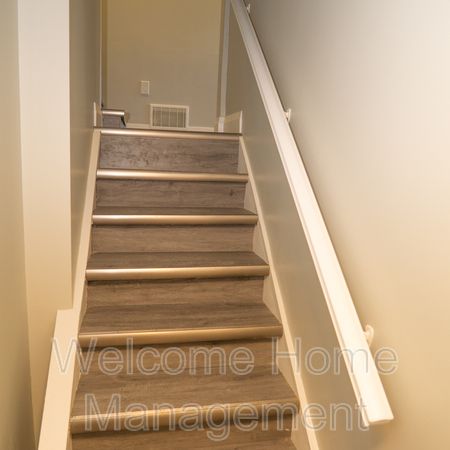 $1,995 / 3 br / 1.5 ba / 1400 sqft - Photo 1