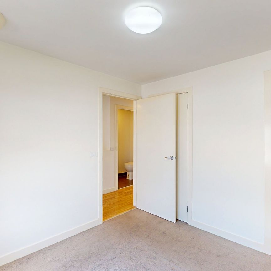 Modern Comfort Meets Inner-East Convenience - Photo 1