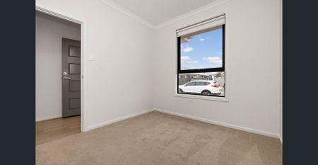 Modern Family Living in a Fast-Growing Eyre Community - Photo 3