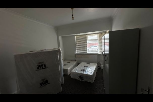 2 Bed Flat, Leader Avenue, E12 - Photo 1