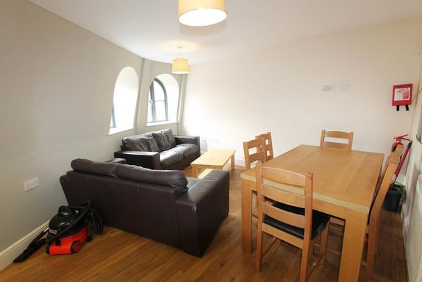 6 bedroom flat to rent - Photo 1
