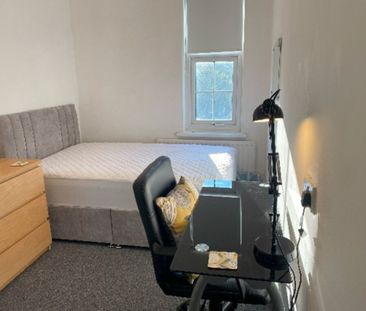 7 Bed Student Accommodation - Photo 5